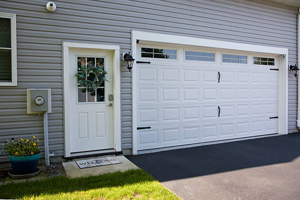 24/7 Emergency Garage Door Panel Replacement experts in Womelsdorf, PA